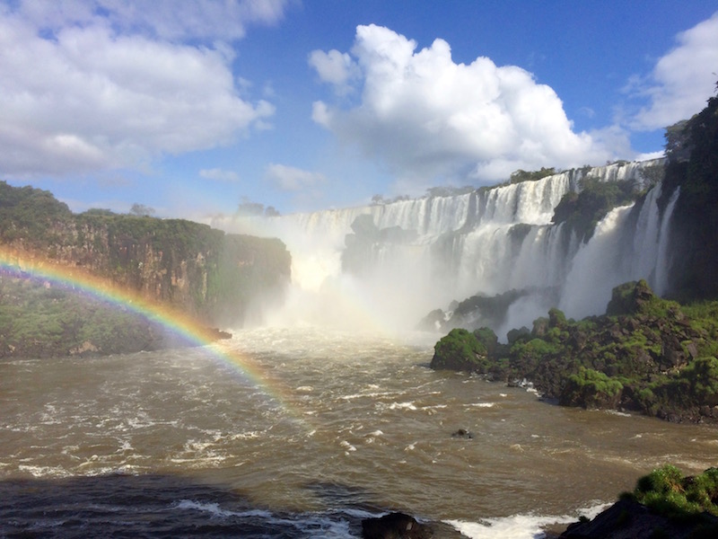 Les chutes d’Iguazu, un des sites à ne surtout pas rater en Amérique du sud. Ça se mérite car c’est vraiment loin de tout, mais ça vaut vraiment la peine.
Côté brésilien, côté argentin... les chutes en vidéo !
